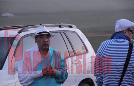 Рок попийнхон Бааварын талаар байр сууриа илэрхийлнэ