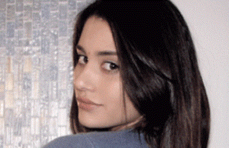 Энэ хэний охин бэ?