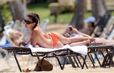 Эва Лонгория паппарацийн дуранд