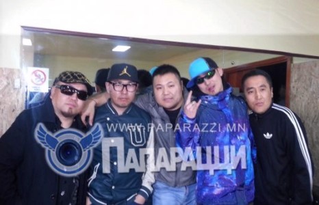  “Lumino” хамтлагийнхан бүрэлдэхүүнээрээ цуглав.