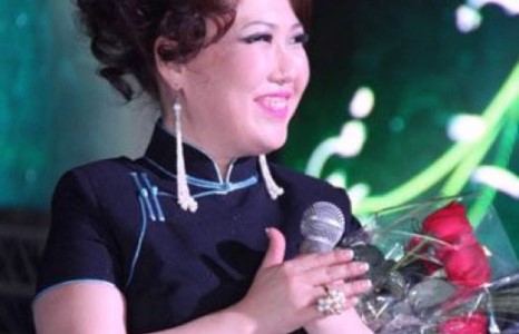 Эрхийн чинээ биетэй ”эр хонгор дуутай” Г.Эрдэнэтунгалагийн хуучраагүй зургууд