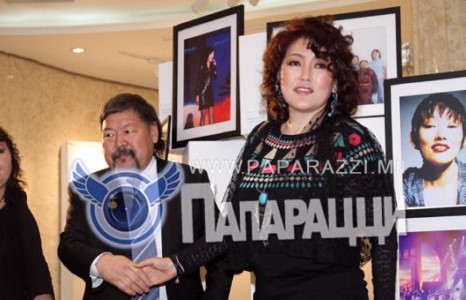 Б.Сарантуяагийн үзэсгэлэн нээгдлээ