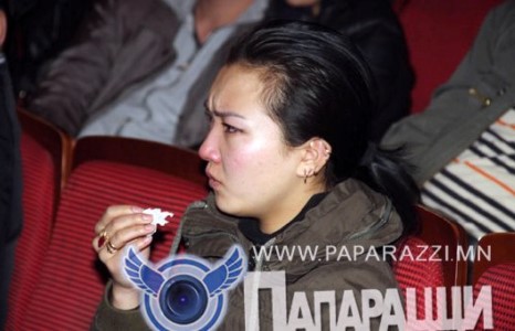 Дуучин Амина яагаад уйлав