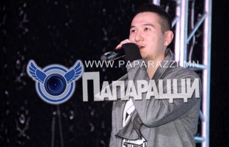 Хайрандаа умбаж яваа Бэбэ