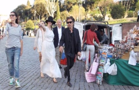 АЛЬ ПАЧИНО РОМ ХОТООР НАЙЗ БҮСГҮЙГЭЭ ЗУГААЛУУЛЖ ЯВНА