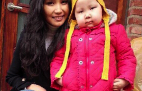 Мянганбаярын экс гэргий хүнд өвчтэй хүүхдүүдэд тусалсаар...