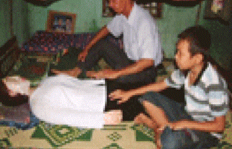 Үхсэн эхнэртэйгээ нэг оронд