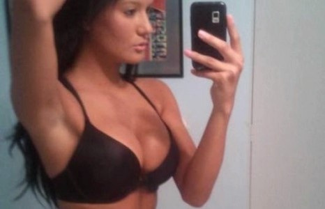 Өөрсдийнхөө зургийг авсан тачаангүй охид