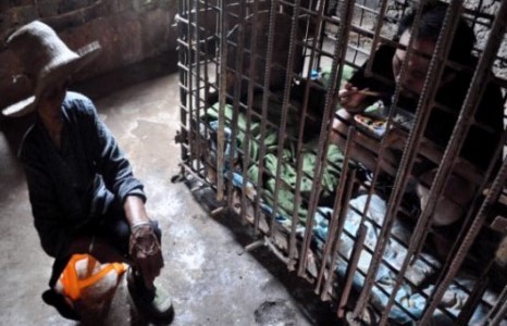 Хөршүүдийнхээ аюулгүй байдлын төлөө хүүгээ 11 жил торонд хорьжээ