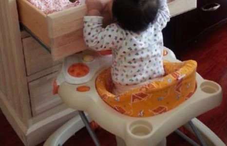 Д.Пүрэвсүрэн анх удаа 6 сартай охиноо олны өмнө гаргалаа