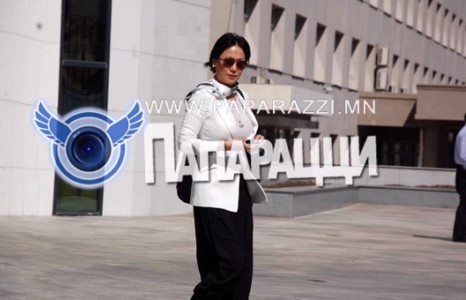  Улс төрөөр хүүхнүүдийг сольсон П.Анужин 