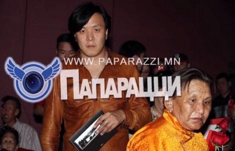 Жүжигчин Төрөөгийн даруу зан