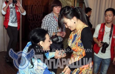 Зөнч Фатима манай улсын ирээдүйн ерөнхийлөгчийг зөгнөлөө