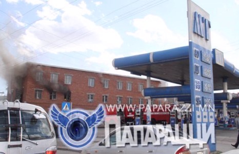 7 буудлын МТ-гийн шатахуун түгээгүүрийн яг хажууд 2 давхар барилга шатлаа 