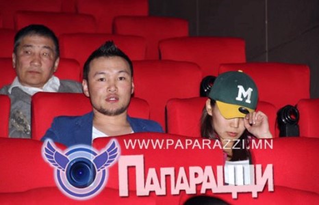 “Мотив”-ын Жижгээ, жижигхэн эхнэртэйгээ