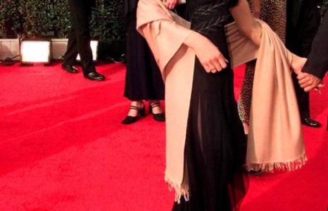 Улаан хивсэн дээрхи Angelina Jolie