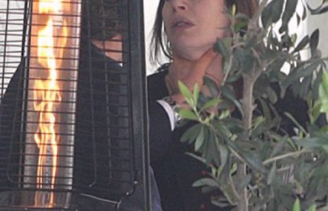 Тэрбумтан эр эхнэрээ багалзуурдав