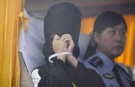 Бага насны 11 охиныг хүчирхийлсэн Хятадын төрийн түшмэлийг цаазалжээ