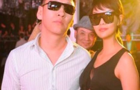 Хөтлөгч Халиун баян ах нөхрийнхөө хамтаар аялсаар