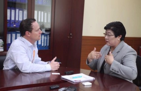 Н.Удвал Испанийн төв телевиз TVE болон Bloomberg-ийн сэтгүүлчдэд ярилцлага өгөв