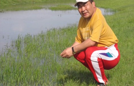 Б.Бат-Эрдэнэ:Хашаа саравч барьдаг, юмханаар юм хийдэг аж ахуйч хүүхэд байлаа