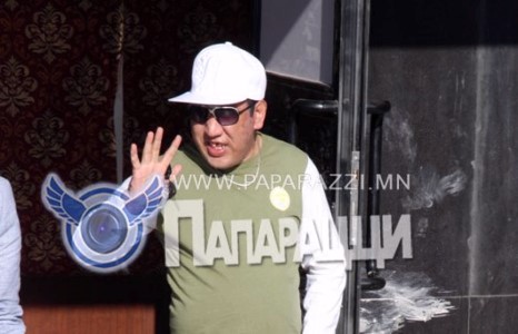 Баавар одоо хэн гэдгээ бүгдэд нь харуулна