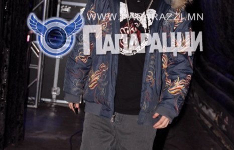 Gee инээдмийн кинонд тоглоно