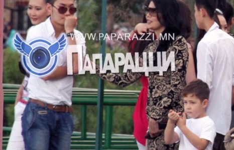 Эмээ болж чадаагүй топ Болормаа, хүүхдүүд баярлуулж явна