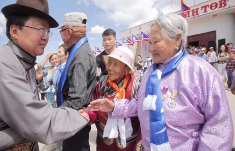Баруун, зүүн хараад нэр дэвшигч Ц.Элбэгдоржийн орон нутгийн сурталчилгаа өндөрлөв