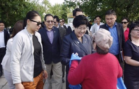 Казак зон олон Н.Удвалд ялалтын тууз хайчилж өглөө