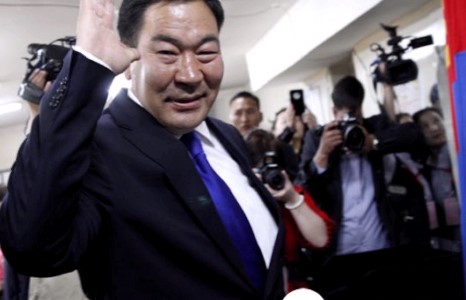 Б.Бат-Эрдэнэ, Н.Удвал нар баяр хүргэв