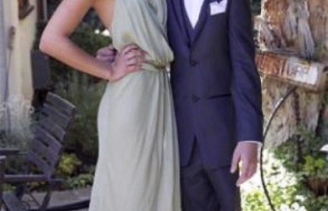 Төгсөлтийн баяр дээрээ топ моделийн хамтаар иржээ