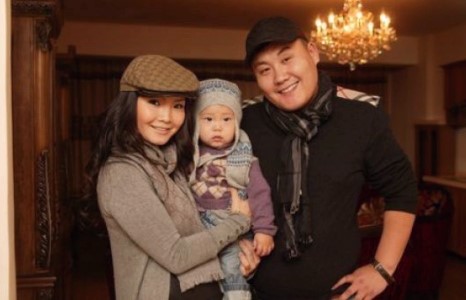 Уг нь тэд сайхан гэр бүл байлаа