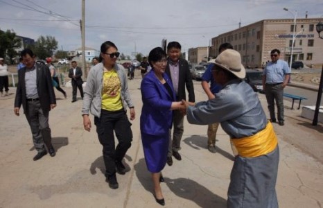 Увс аймгийнхан Н.Удвал сайдыг уухайлан дэмжиж байна