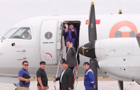 Н.Удвалын өвөрт шонхор орчихжээ