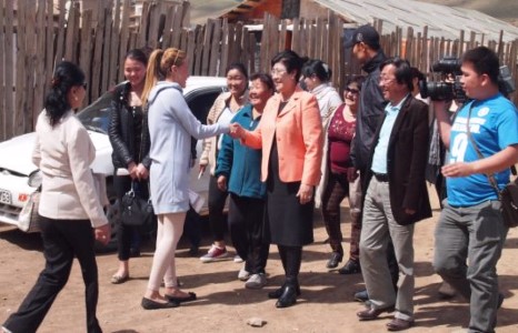 Зайсангийн унаган иргэд шинэ баячуудын хөлд үрэгдэх нь