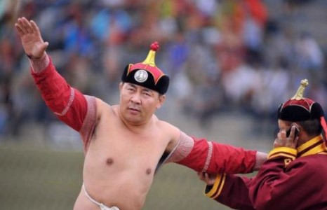 Үндэсний бөхийн “шүүгч” нь ийм