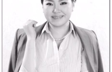 Тансаг хэрэглээ, хээнцэр гоёлыг эрхэмлэдэг ажил хэрэгч бүсгүйн гоёл