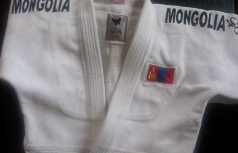 Аваргууд өмсгөлөө дуудлагаар худалдана