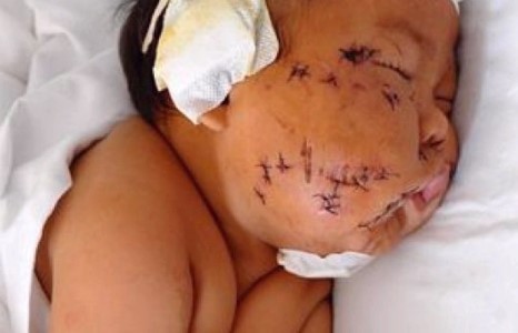 Бяцхан хүүгээ 90 удаа хайчаар сийчжээ