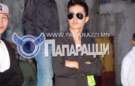 Хамтлагаа нэгэн бүсгүйгээс болж тараасан Гүнчин-Иш