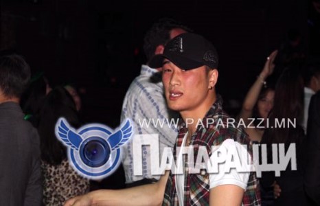 “Тусгай салаа”-ны Сүлд баарнаас “охин чихдэв”