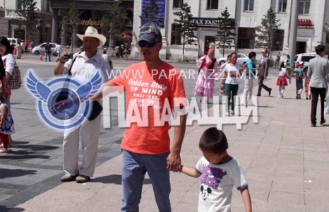 3 хүүхдийн аав, үзэгчдийн хайртай жүжигчин Дэндэв