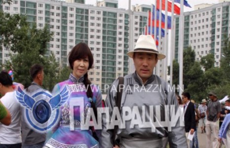 Сумъяабазарыг мөнхөд чимэх үзэсгэлэнтэй гэргий