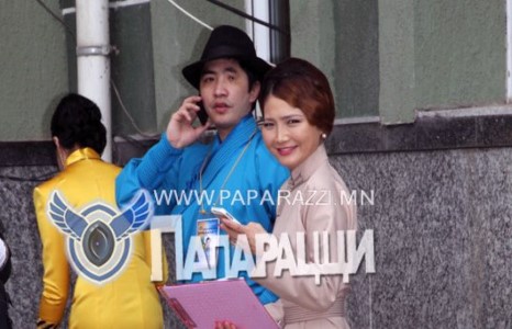 Хөтлөгч Ундрал илүү үзэсгэлэнтэй болоод эргэн иржээ