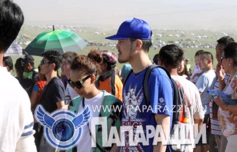 “Киви” хамтлагийн Намуунаа реппер найз залуугийн хамтаар наадлаа