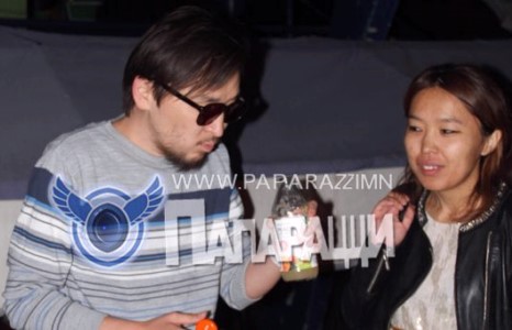 ”A sound” хамтлагйин дуучин Тэмүүлэн эхнэрийн хамт анх удаа