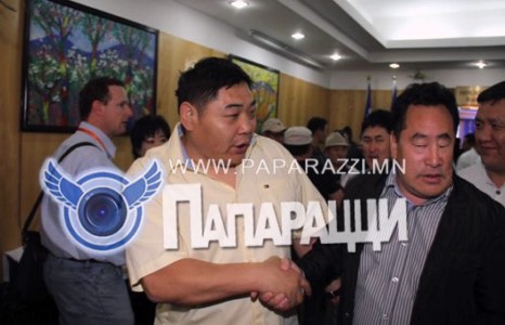 Хүүдээ “ЭЛБЭГБАЯР” хэмээх содон нэр хайрласан Д.Батбаяр