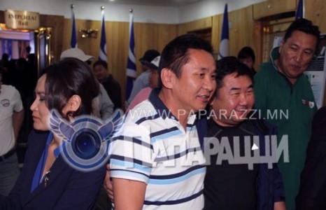 Ардчилсан нам Ялахад Хүрлээ