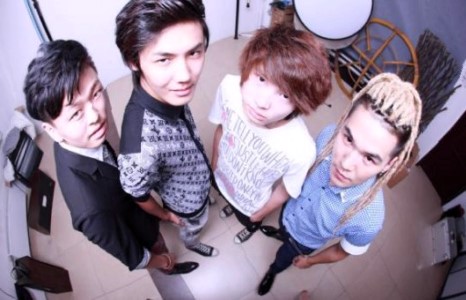 Тирко өмсөж,нүүрээ буддаж, нүдэндээ давхраа хийлгэдэг ”Crush bash”